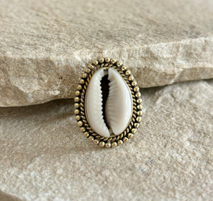 CHAIA COWRIE BRASS RING