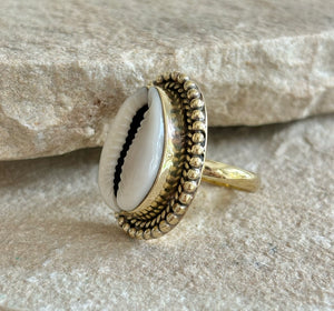 CHAIA COWRIE BRASS RING