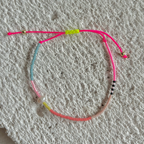 FRIENDS FROM FAR BRACELET