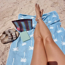 THE CLUTCH [BEACH CLUB]