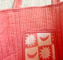 THE WEEKENDER TOTE [SUN TIME IN CORAL]
