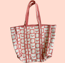 THE WEEKENDER TOTE [SUN TIME IN CORAL]