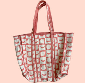 THE WEEKENDER TOTE [SUN TIME IN CORAL]