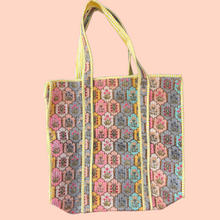 THE WEEKENDER TOTE [FLOWER MEADOW]