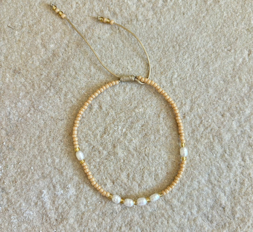 CALM PEARL BRACELET [BEIGE]