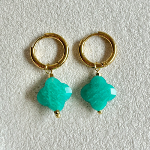 STONE CLOVER EAR HOOPS [GREEN CHALCEDONY]