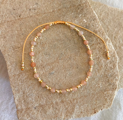 GRATITUDE BRACELET [PEACH MOONSTONE]
