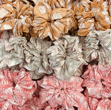 FULL BLOOM BLOCK PRINT SCRUNCHIES [BLUSH]
